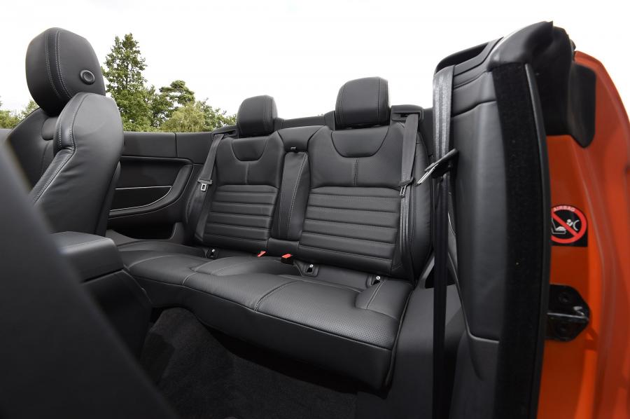 Интерьер Land Rover Range Rover Evoque Convertible 2016 года  (UK) (фото 31 из 31)